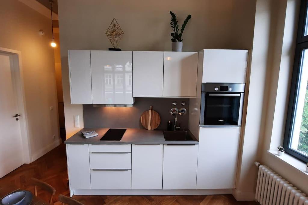 Modern Building With Vertical Garden & 2 Bedrooms * Berlijn